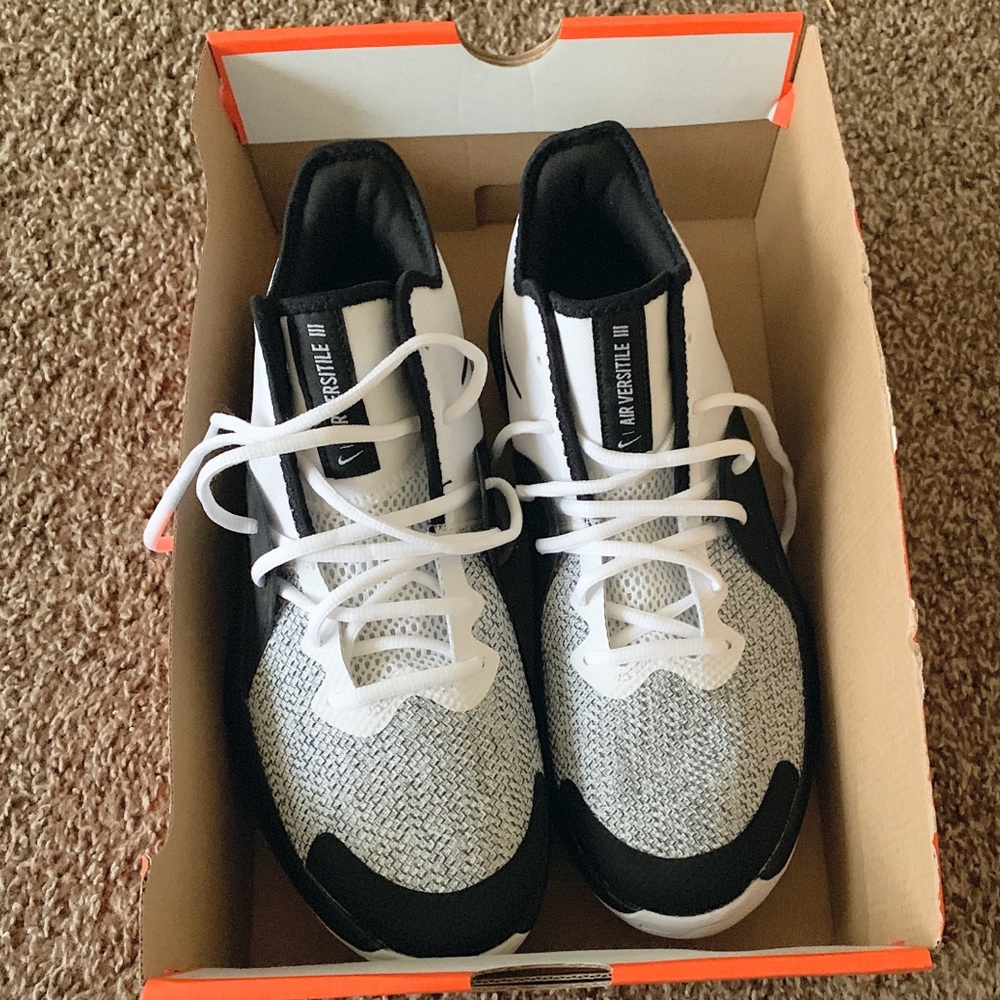 MEN NIKE AIR VERSITILE III SIZE 10.5 WOMEN 12